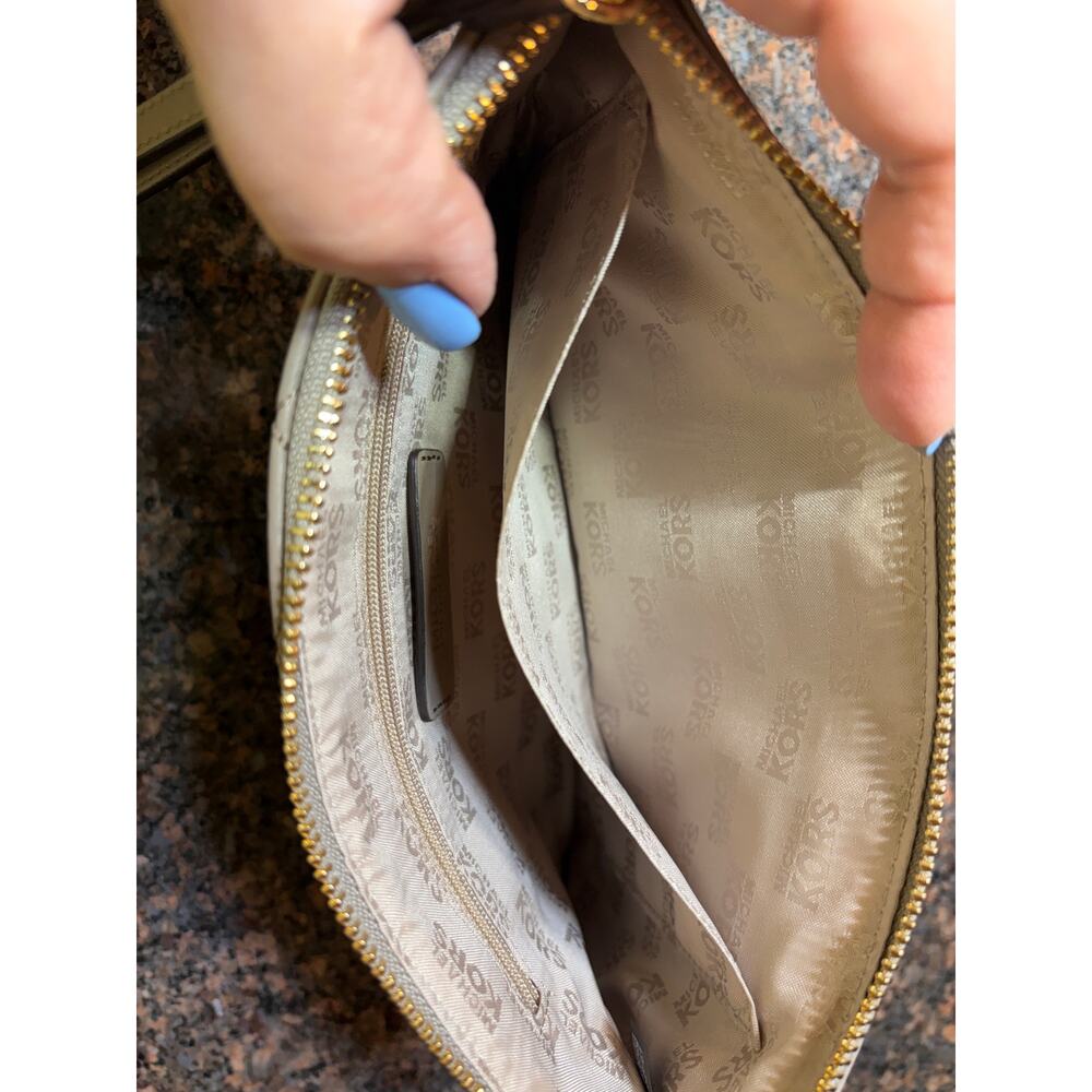 Michael Kors Sophie Quilt Large Leather Zip Clutch Taupe Excellent Cond - Picture 6 of 11